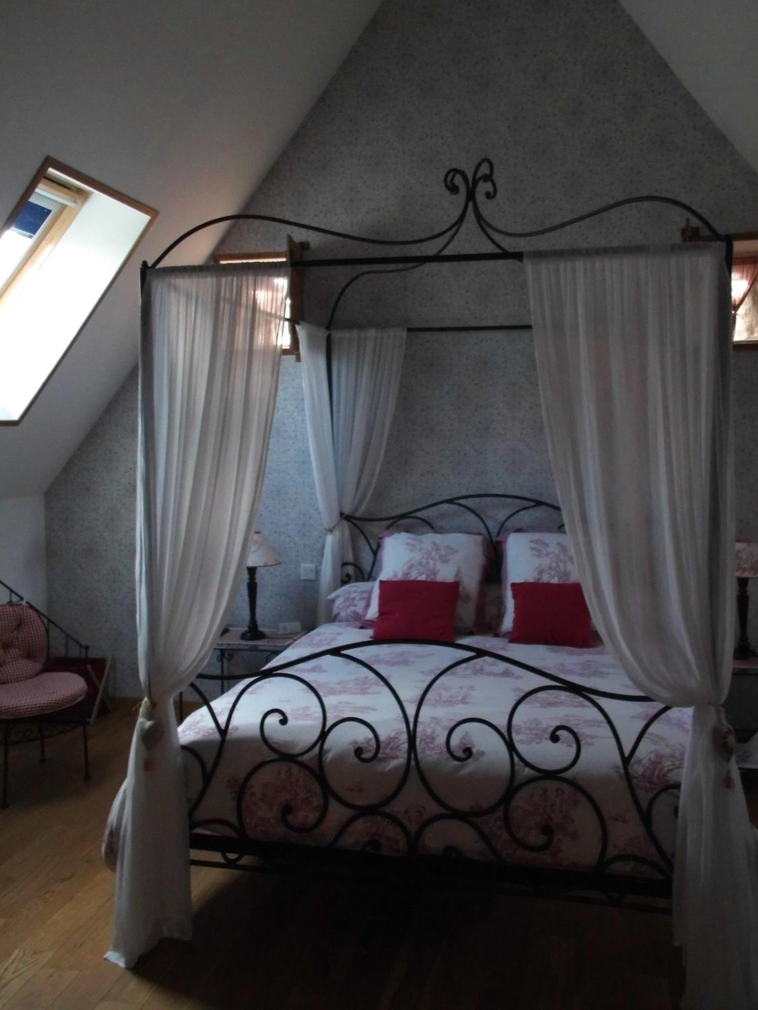Le Clos Des Tilleuls D Day Home, Chambres D'Hotes, Suite Avec Sauna Privatif, Suite Avec Balneotherapie Privative, En Supplement Option Spa Bain A Remous La Vendelée Cameră foto